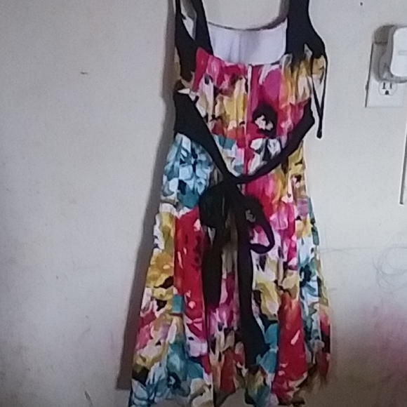 Beautiful 👗 - Picture 2 of 2